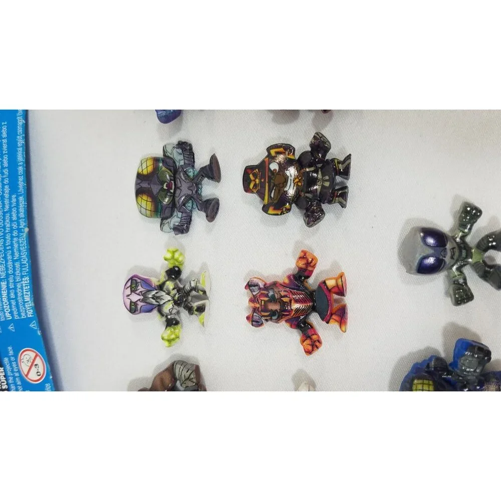 Million Warriors 20-Pack Blind Bag Collection With Launcher Mini Figures